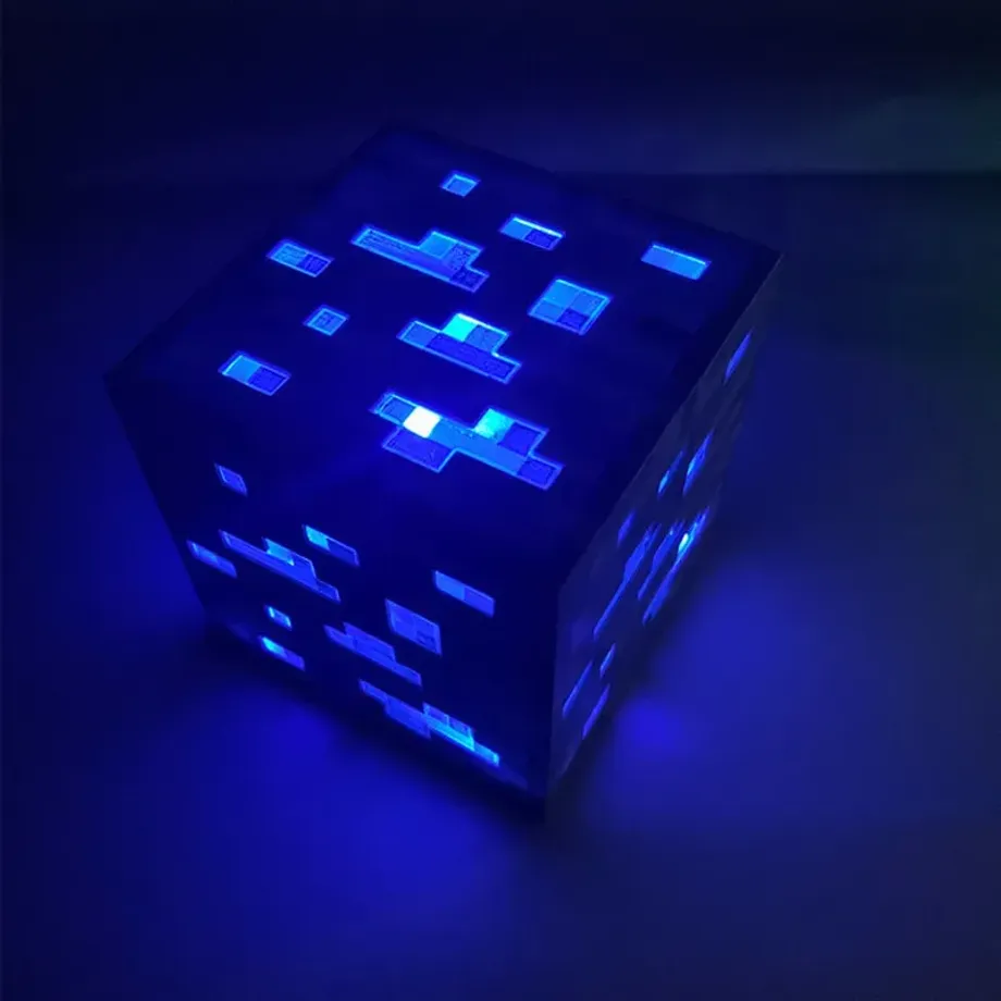 Dekorační nabíjecí lampa v provedení diamantová kostka Minecraft