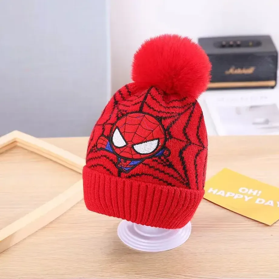 Dětská čepice s bambulkou a nášivkou Spider-man