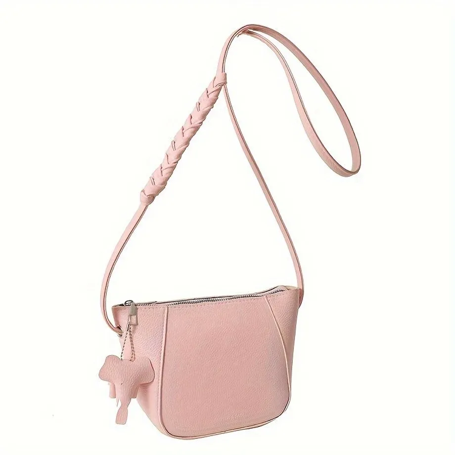 Dětská minimalistická crossbody kabelka v jednobarevném provedení s krouceným popruhem a přívěskem slona