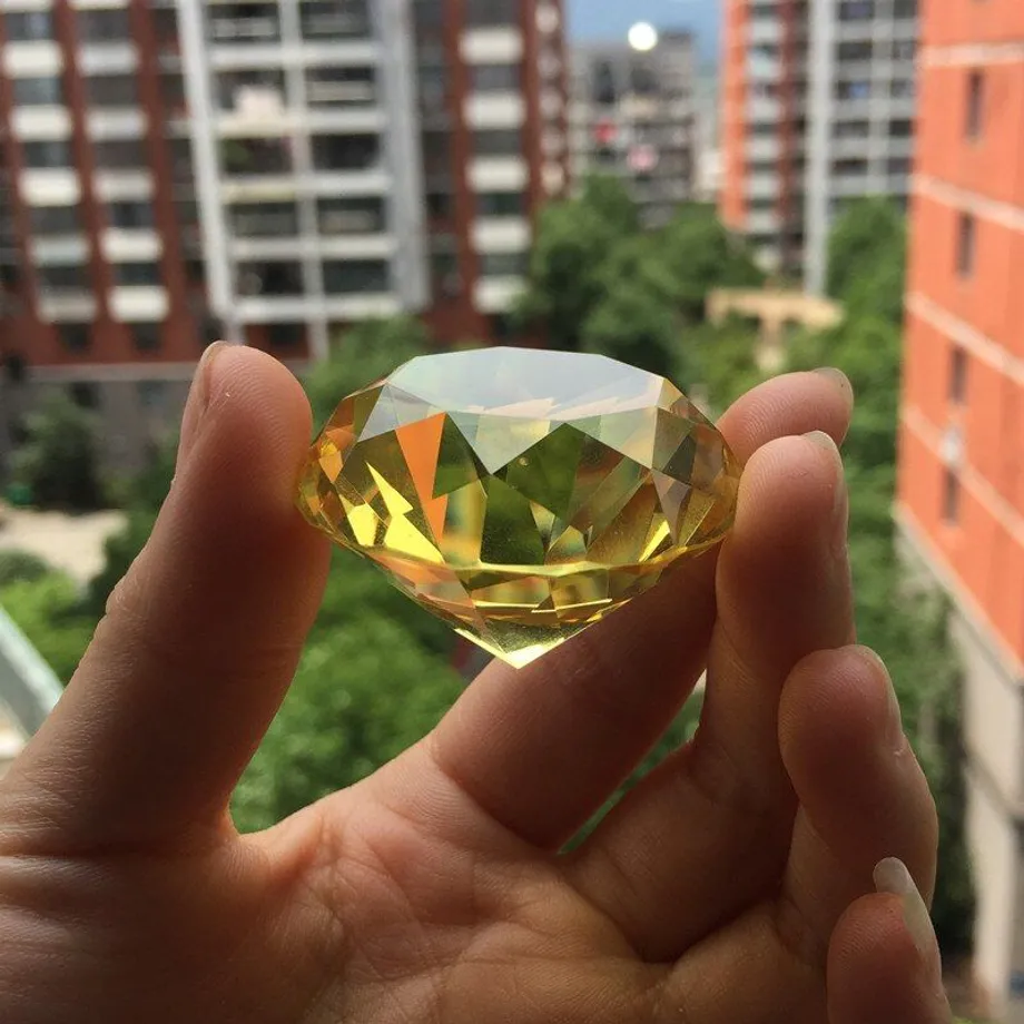 Dekorativní skleněný diamant C478