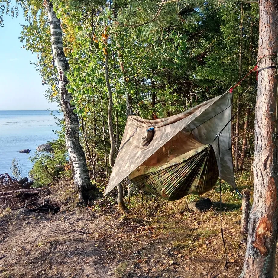 Venkovní hamak se síti proti hmyzu