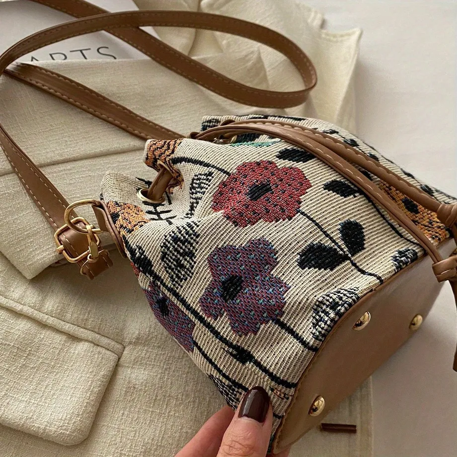 Elegantní mini crossbody kabelka s květinovým motivem