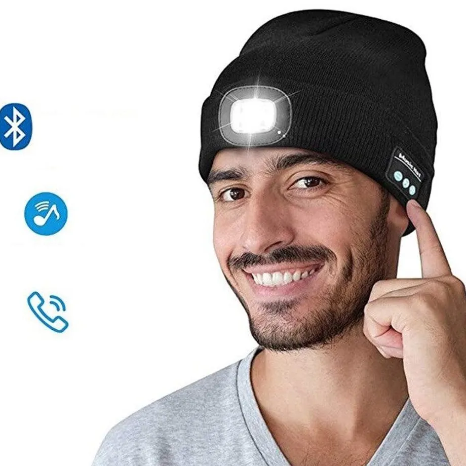 Bluetooth hudební čepice s čelním LED světlem