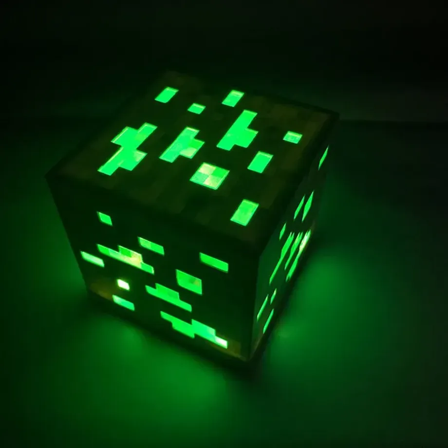 Dekorační nabíjecí lampa v provedení diamantová kostka Minecraft