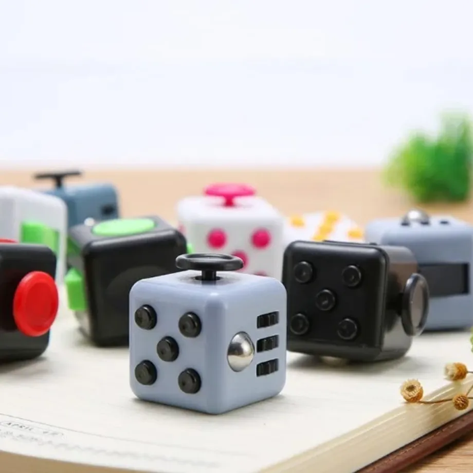 Originální antistresová kostka Fidget Cube