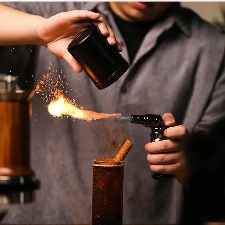 Jemný sítkový shaker na espresso a cukr s víkem pro dokonalou konzistenci a latte art