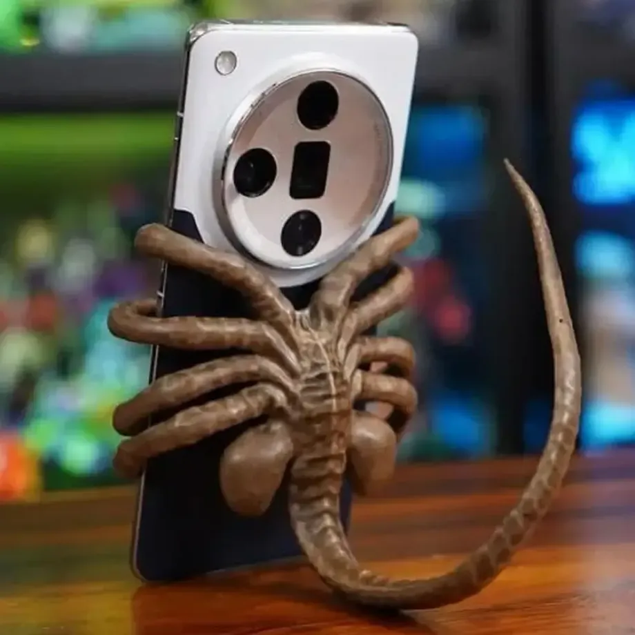 Držák na telefon Facehugger ve tvaru mimozemšťana s kreativním designem