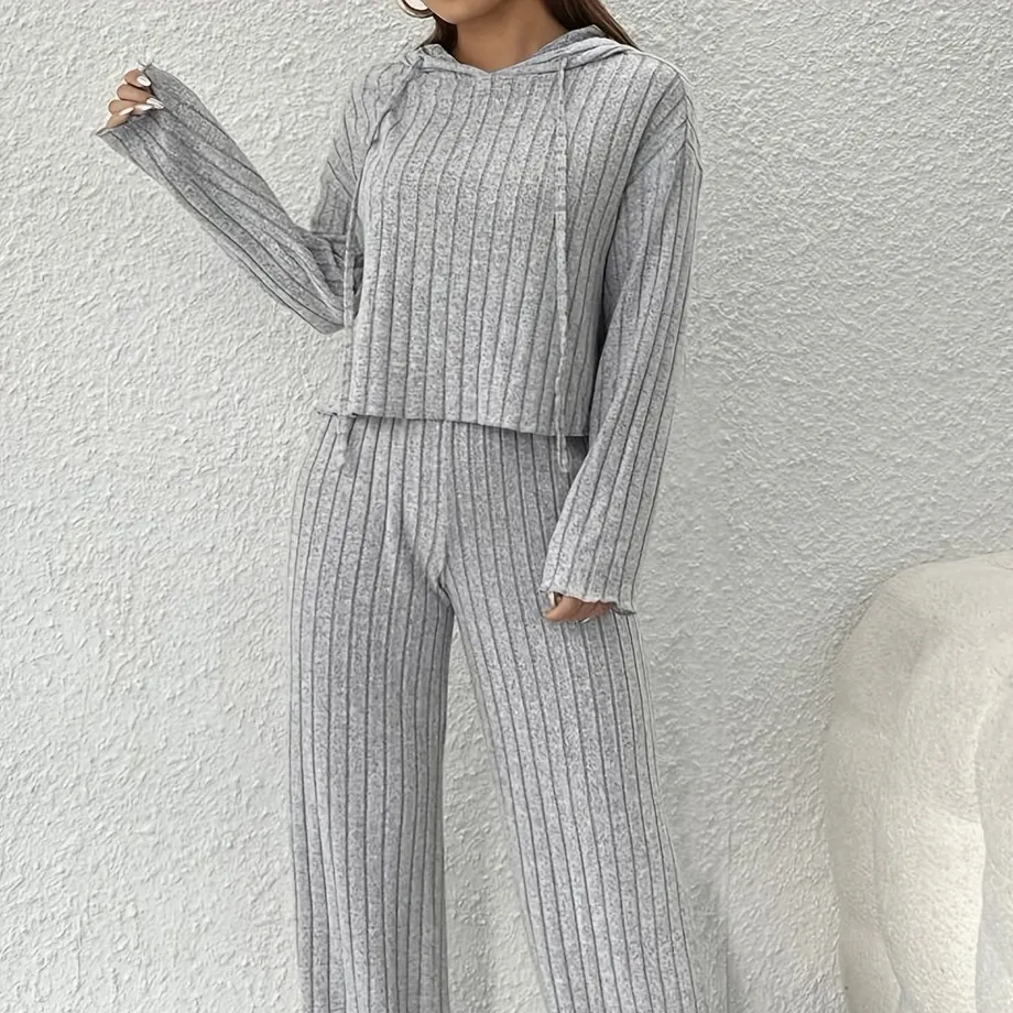 Dámský loungewear set s volným střihem a kapucí, jednobarevný, pro plnoštíhlé postavy - Měkký a pohodlný