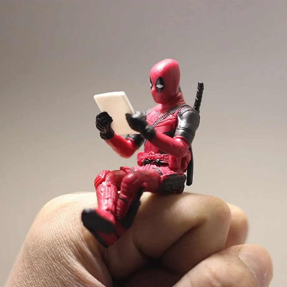 Plastová figurka oblíbené postavy Deadpool