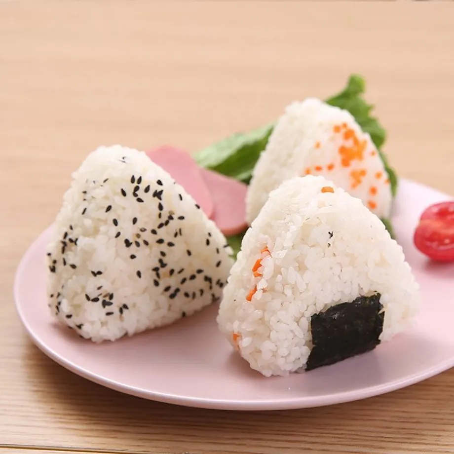 Sada 2 formiček na onigiri - trojúhelníkové formičky na rýžové kuličky, pro snadné tvoření japonských sushi