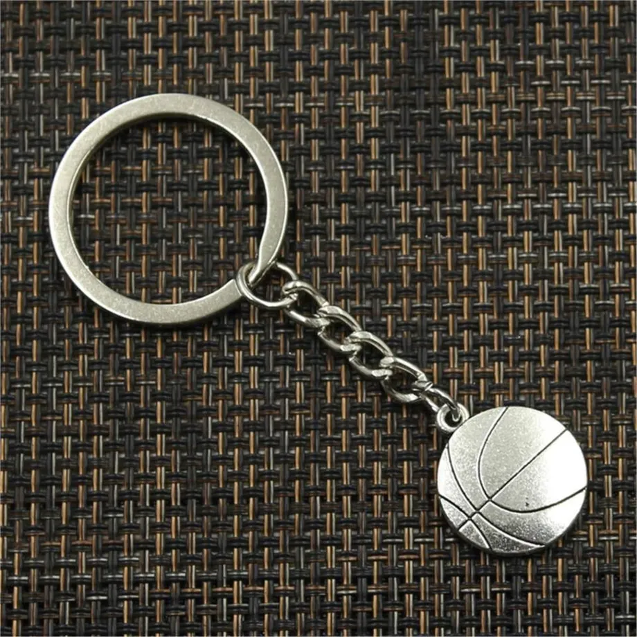 Stylová moderní klíčenka Basket