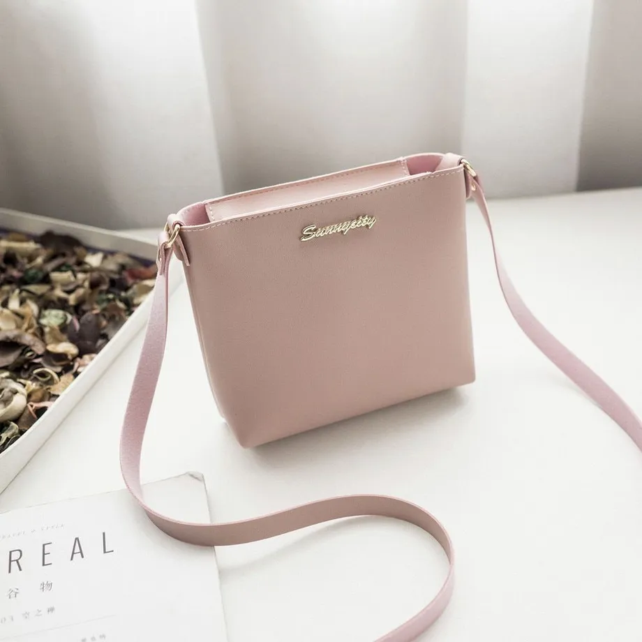 Dámská elegantní crossbody kabelka