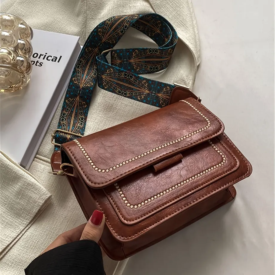 Nádherná vintage crossbody kabelka se čtvercovým tvarem a retro PU klopou - ideální na rameno