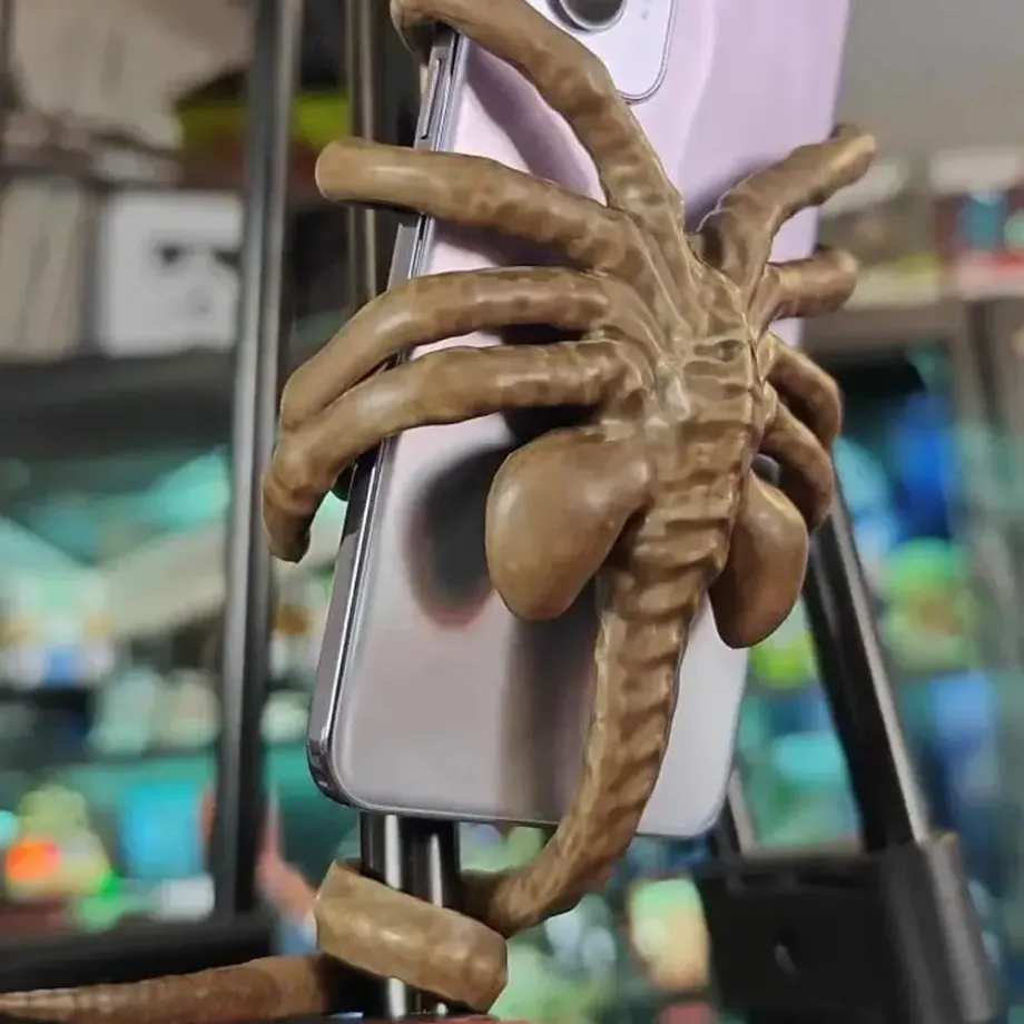 Držák na telefon Facehugger ve tvaru mimozemšťana s kreativním designem