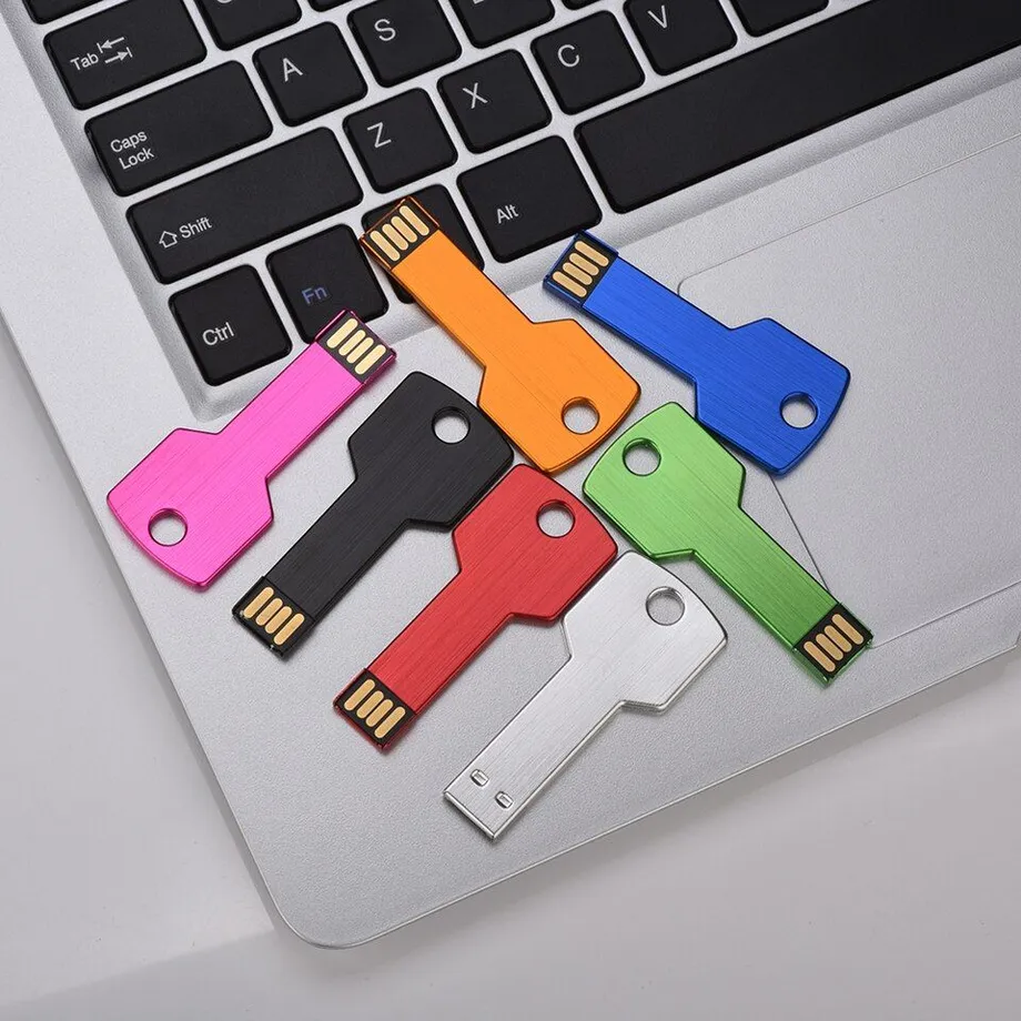 Minimalistický USB flash disk - klíč