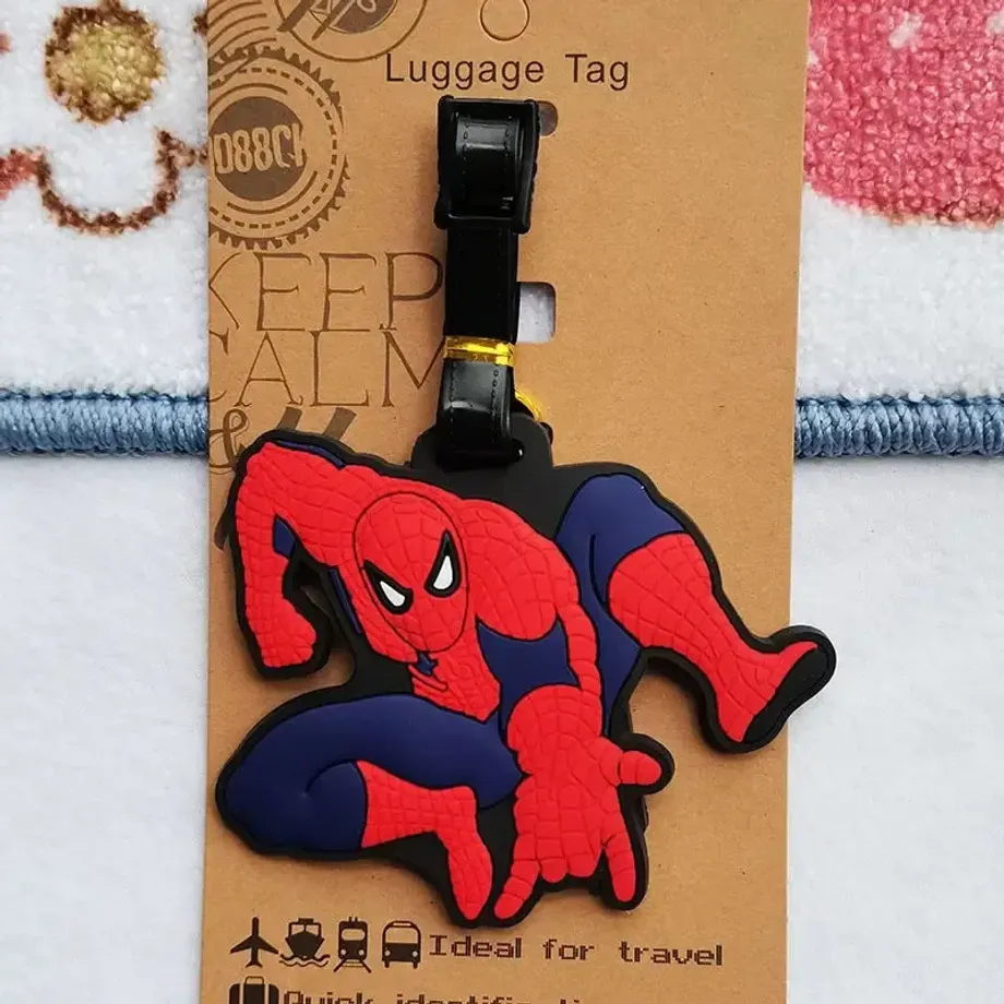 Trendy visačka na zavazadlo ve tvaru oblíbeného superhrdiny Spider-man