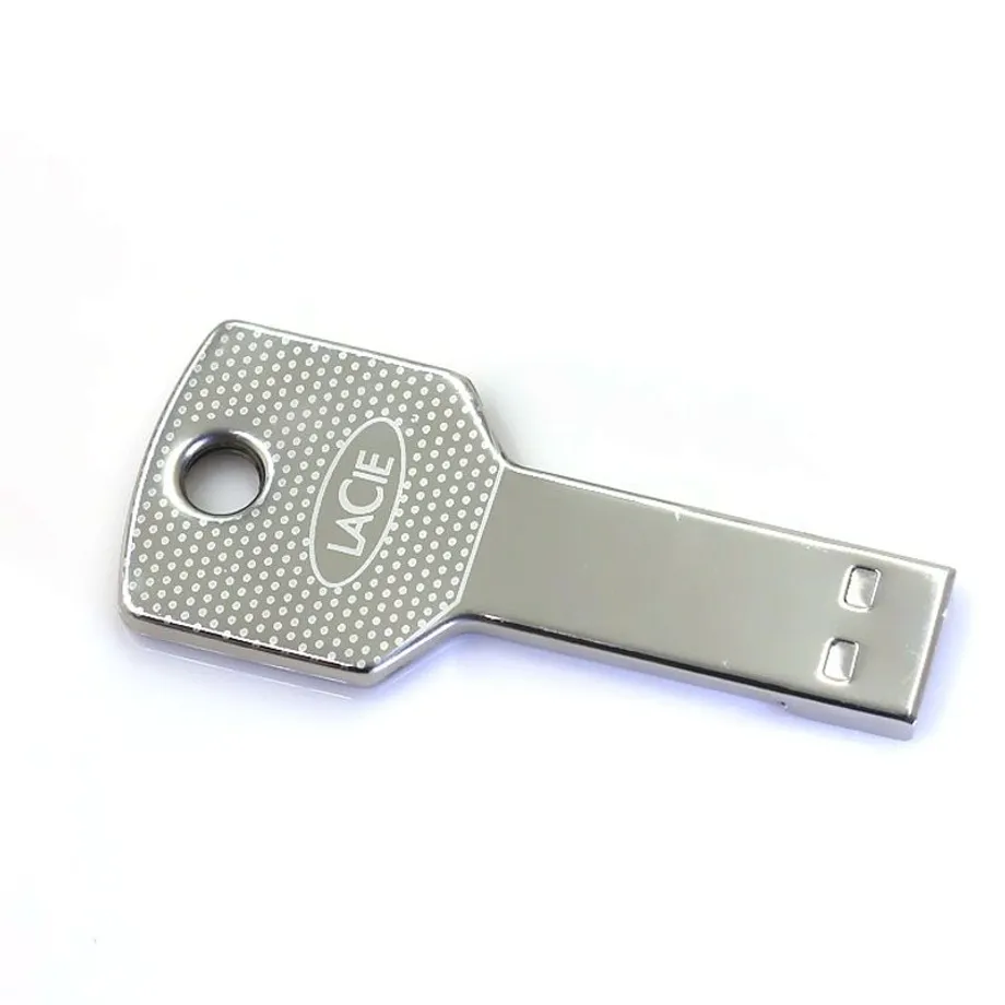 USB flash disk s kovovým klíčem