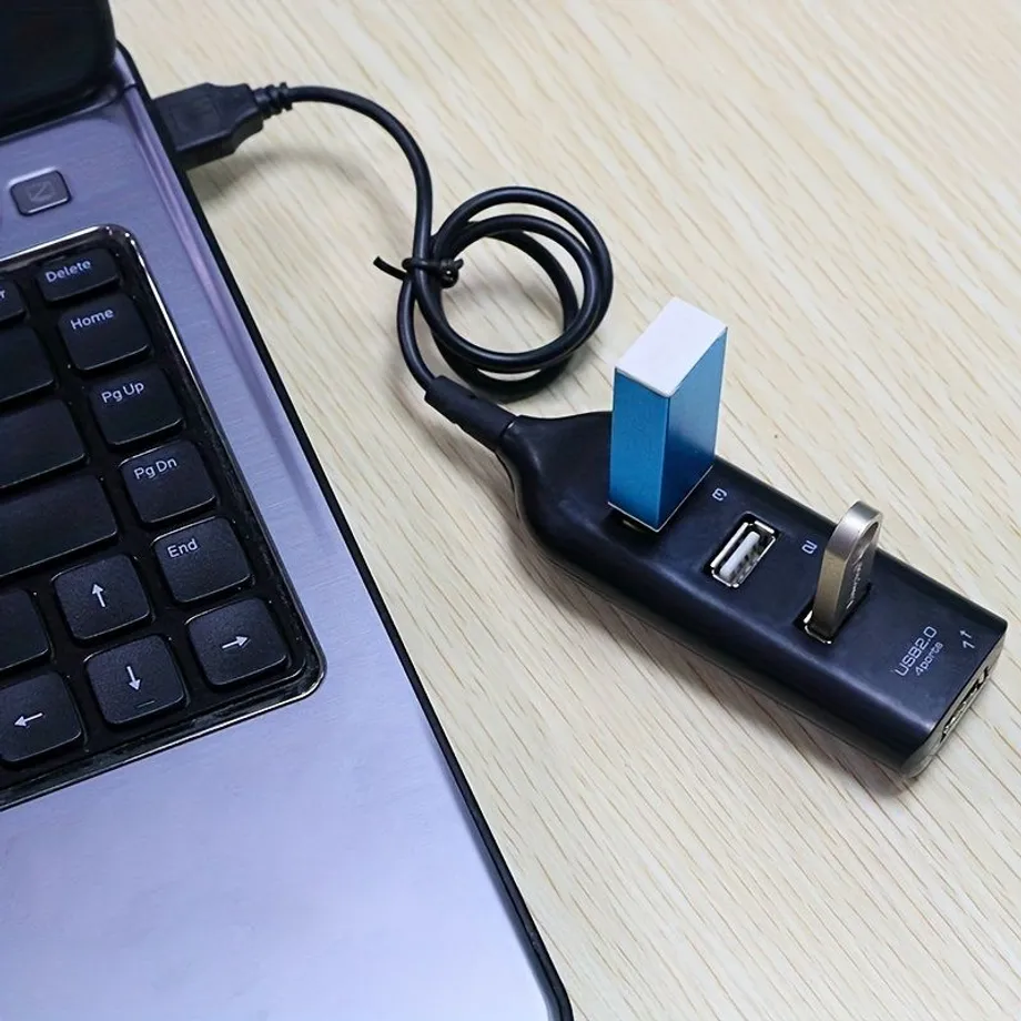 Kompaktní rozbočovač USB 4 porty USB 2.0 s kabelem Mini USB pro snadné připojení víceopu