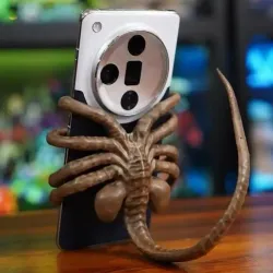 Držák na telefon Facehugger ve tvaru mimozemšťana s kreativním designem